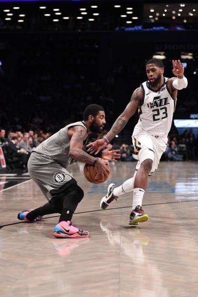 Kyrie Irving Crossover, Basketball Crossover, Basketball Inspiration, Irving Wallpapers, Nba Wallpapers Stephen Curry, Basketball Outfits, Kyrie Irving Shoes, Uncle Drew, Hamilton Wallpaper