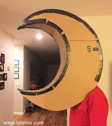 Halloween Cardboard Diy, Diy Moon Costume Women, Diy Moon Costume, Moon Prop Diy, Giant Moon Diy, Moon Costume Diy, Diy Large Moon Prop, Shooting Star Costume, Large Moon Prop