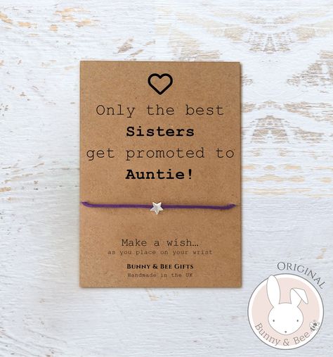 Auntie To Be, Promoted To Auntie, Baby Announcement Card, Baby Announcement Cards, Pregnancy Announcement Gifts, Auntie Gifts, Bee Gifts, Best Sister, Bee Charms