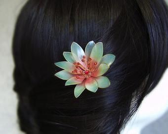 Numerousflowerfall sur Etsy Blue Water Lily, Lotus Lamp, Hanfu Hair, Purple Water, Lily Lotus, Hair Comb Bridal, Parts Of A Flower, Lamp Pendant, Chinese Hairstyle