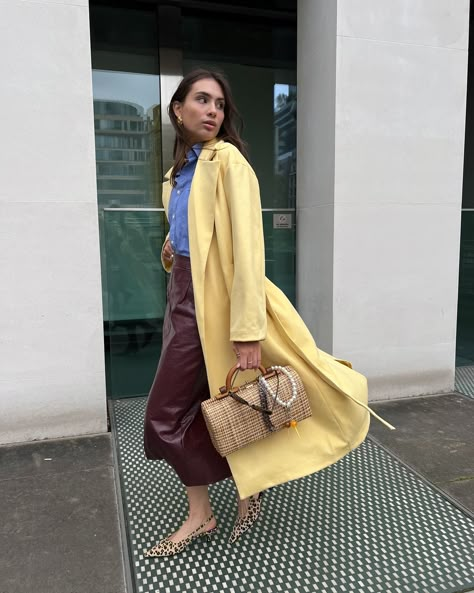 Touch of yellow never goes wrong 🍋 #streetstylelook #streetstylelondon #londonstreetstyle #aestheticoutfits #aestheticoutfitideas #pinterestoutfit #pinterestoutfits #streetstyleinspo #streetstyleluxe #parisianlifestyle #styleoftheday #lookoftoday #streetstyleparis #parisianvibes #parisianlifestyle #parisianchic #parisianamour #effortlesschic #effortlesslychic #chicoutfit #londonvibes #summeroutfit #summeroutfits #summeroutfitideas #summeroutfitinspo Summer outfits ideas, summer outfits ins... Burgundy Trousers, Winter Coat Outfits, Black Parka, Burgundy Outfit, Instagram London, Yellow Coat, Leather Jacket Style, Aesthetic Outfit Ideas, Butter Yellow