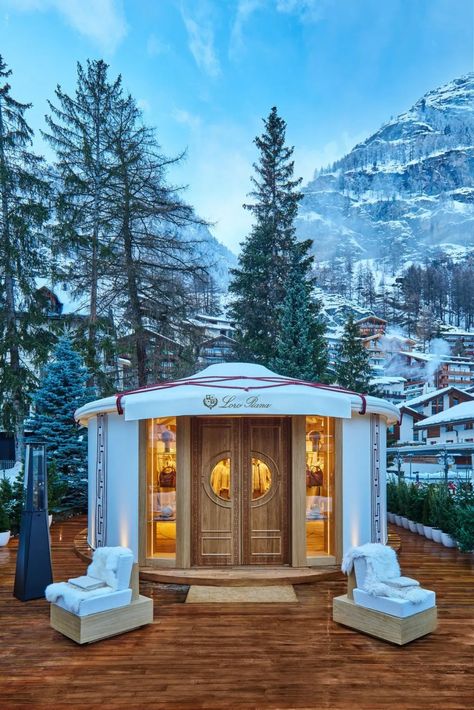 Loro Piana opens its first-ever pop-up store in Zermatt - The Glass Magazine Retro Cabin, Chic Chalet, Matterhorn Mountain, Air Lounge, Holiday Pops, Contemporary Hotel, Pop Ups, Structure Architecture, Zermatt