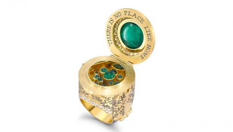 British Jeweler Theo Fennell Creates Unique Rings with Hidden Compartments Quirky Ring, Intricate Rings, Extraordinary Jewelry, Hidden Compartments, Living In London, Emerald City, Jewelry Designer, Stunning Jewellery, Narnia