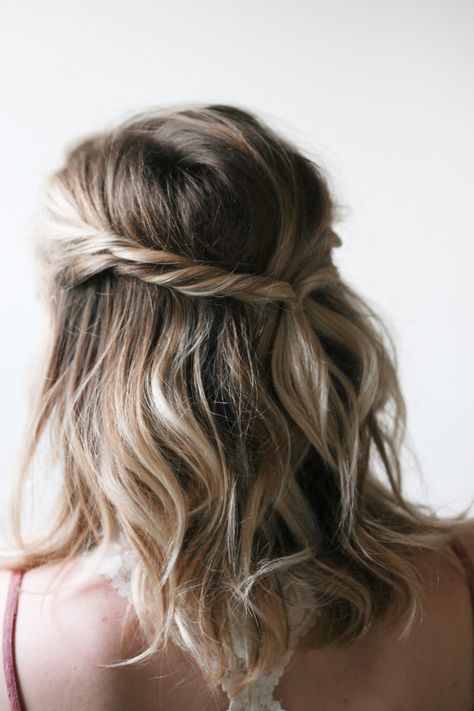 Simple Twist Hairdo in Three Easy Steps - Say Yes Up Hairdos, Half Up Half Down Hair Prom, Vevey, Peinados Fáciles Para Cabello Corto, Penteado Cabelo Curto, Half Up Half Down Hair, Half Up Hair, Wedding Hair And Makeup, Twist Hairstyles