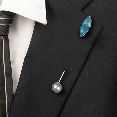 Exquisite Men's Fashion Faceted Blue Chalcedony and Pearl Brooch Pin \ Gemstone Brooch \ Brooch \ Men Brooch \ Men's Jewelry \ Gift For Men Stone mm -  Weight  - 3.70 Gm  Size       - 65 x 12 MM Polish    - Gold  Material - Brass    Contact us for wholesale prices. R I N G S https://www.etsy.com/in-en/shop/GemFormingStudio?section_id=22783374 B E A D S https://www.etsy.com/in-en/shop/GemFormingStudio?section_id=22828835 W A N D S https://www.etsy.com/in-en/shop/GemFormingStudio?section_id=22997040 C H A R M S https://www.etsy.com/in-en/shop/GemFormingStudio?section_id=23027116 B A N G E L S https://www.etsy.com/in-en/shop/GemFormingStudio?section_id=22816494 P E N D A N T S https://www.etsy.com/in-en/shop/GemFormingStudio?section_id=22774914 E A R R I N G S https://www.etsy.com/in-en/shop/ Lapel Pins Suit, Brass Jewellery Handmade, Men's Brooch, Gemstone Brooch, Brooch Men, Electroformed Jewelry, Pearl Stone, Aqua Chalcedony, Handmade Brass