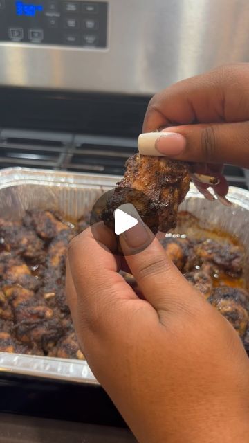 Charlae Toone Capers on Instagram: "Honey jerk wings🤤 MERRY CHRISTMAS EVERYONE! 🎄🎅🏾🫶🏾 #fyp #mochaaskitchen #fypシ #food #wings #cateringservice #jerkwings #honeyjerk #tiktok #reels" Honey Jerk Chicken, Jerk Chicken Wings, Cabbage Recipes Healthy, Jerk Chicken Recipe, Baked Bbq Chicken, Jamaican Dishes, Chicken Meals, Jerk Chicken, Homemade Dinner