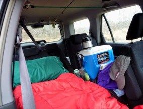 Van Living Interior, Crv Camper, Car Camping Organization, Suv Storage, Tent Camping Beds, Sleeping In Your Car, Travel Vans, Car Mattress, Car Tent Camping