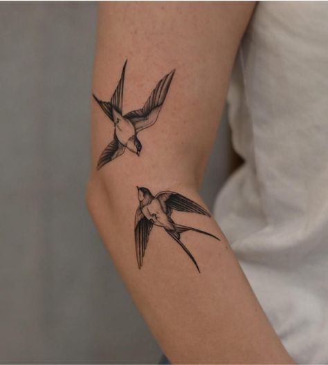 Small Swallow Tattoo, Swallow Tattoo Meaning, Blatt Tattoos, Swallow Tattoos, Swallow Tattoo Design, Designs With Meaning, Sparrow Tattoo, Cross Tattoos, Swallow Tattoo