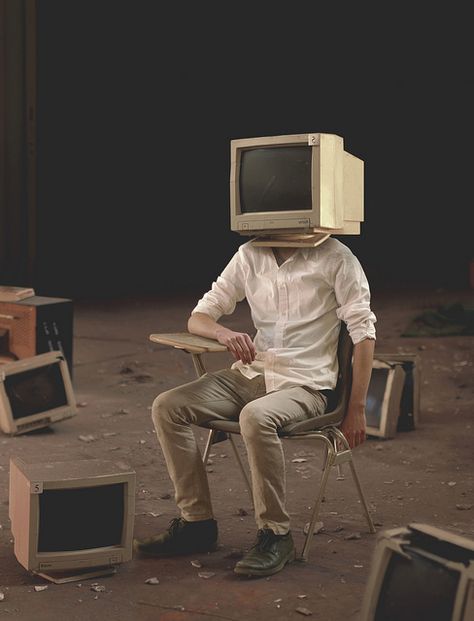 Kyle Thompson, Object Heads, Tv Head, Fotografi Urban, Random Aesthetics, Kunst Inspiration, Surrealism Photography, Conceptual Photography, Poses References