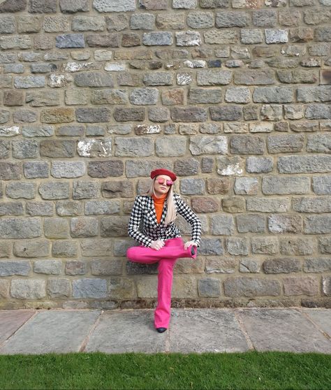 Houndstooth jacket with a pop of orange and hot pink, paired with a red beret Hot Pink Beret Outfit, Pink Beret Outfit, Beret Outfit, Orange And Hot Pink, Pink Beret, France Outfits, Red Beret, Houndstooth Jacket, Hounds Tooth