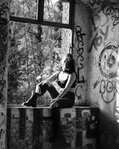 Photoshoot In Abandoned Building, Senior Picture Ideas Abandoned Building, Abandoned Place Photoshoot, Abandoned Places Photoshoot, Abandoned Building Photoshoot, Abandoned Photoshoot, Building Photoshoot, Abandon Building, Street Photography Portrait