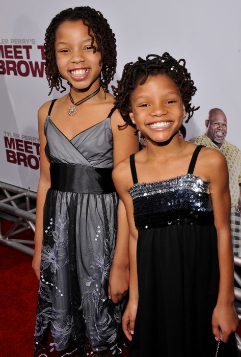 Check Out Some of Chloe x Halle's Best Pics and Bask in Their Soulful Sisterhood Hallie Bailey, Chole And Halle, Chloe Halle, Short Dreadlocks Styles, Chloe And Halle, Chloe Bailey, Chloe X Halle, Sister Photos, Halle Bailey