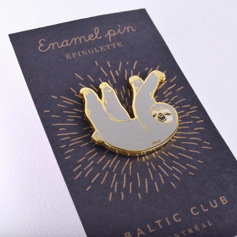 Sloth Enamel Pin - Baltic Club - www.thebalticclub.com Make Enamel Pins, Sloth Life, Animal Pins, Sloth Lovers, Baby Sloth, Pin Game, Pretty Pins, Kristen Bell, Cute Sloth