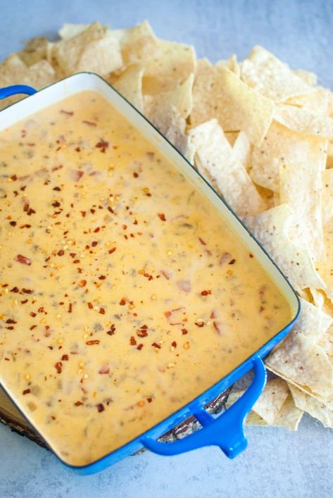 Nacho Chili Cheese Dip is perfect for any tailgating weekend. Creamy nacho cheese sauce has chili-spiced ground beef added to it for the perfect chip dip! Nacho Dip With Ground Beef, Nacho Chili, Chili Cheese Dip, Mind Blow, How To Make Cheese Sauce, Easy Pulled Pork, Chili Cheese Dips, Homemade Cheese Sauce, Chili Spices