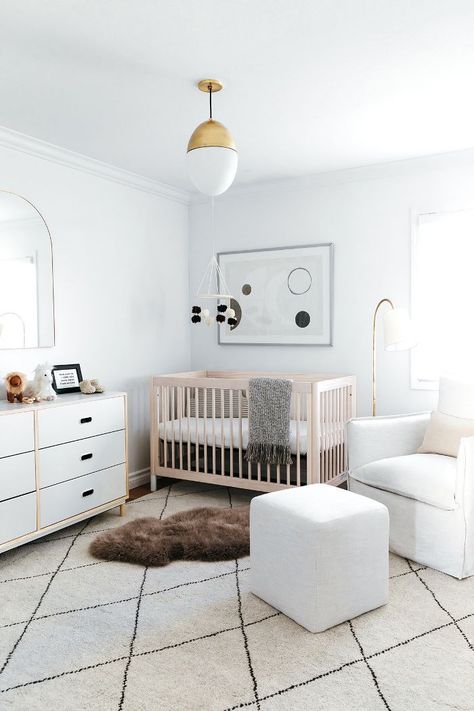 Gender Neutral Nursery. Gray, natural wood, and gold accents in a white and light room and it works so well. Gender Neutral Nursery Design, Nursery Design Neutral, Stylish Nursery, Kid Rooms, California Closets, Nursery Modern, Dream Nurseries, Boys Nursery, White Nursery