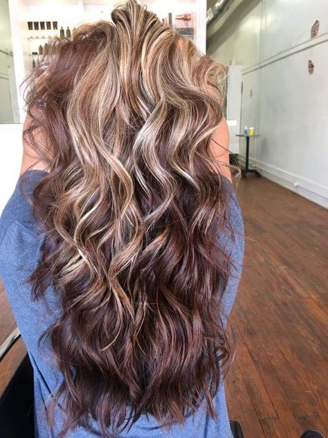 Medium Aesthetic, Light Balayage, Balayage Honey, Underneath Hair Color Ideas, Underneath Hair Color, Underneath Hair, Hair Light, Aesthetic Brown, Hair Do