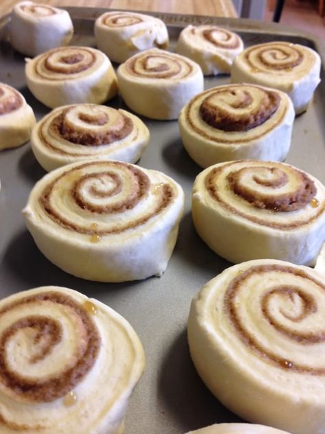 Baking in Bulk Bulk Cinnamon Roll Recipe, Pantry Mixes, Muffin Mix Recipe, Yummy Bread, Bulk Cooking, Canned Pears, Freezer Recipes, Decadent Food, Homemade Pantry