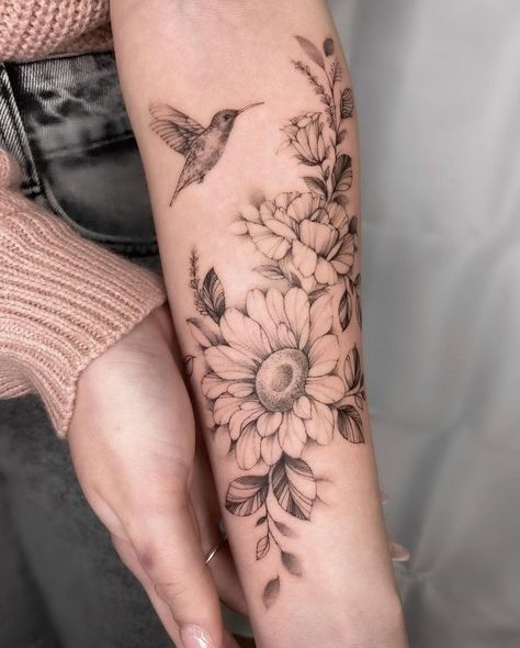 Longhorn Tattoo, Small Tattoo Ideas For Women, Sunflower Tattoo Sleeve, Sunflower Tattoo Shoulder, Flower Tattoo Drawings, Geisha Tattoo, Small Tattoo Ideas, Floral Tattoo Sleeve, Sunflower Tattoos