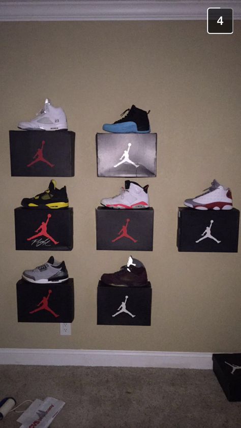 Shoe Boxes On Wall, Guys Bedroom, Cool Boys Room, Basketball Decor, Basketball Bedroom, Sneakerhead Room, Basketball Decorations, Sneaker Displays, Shoe Box Storage