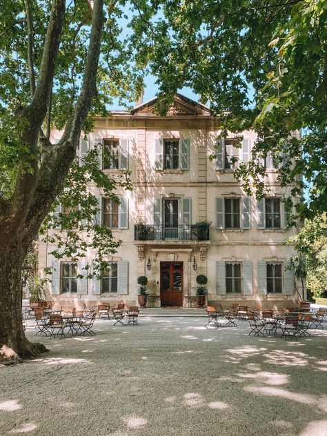 Small French Chateau Exterior, Chataue French House, French Cottage Wedding, Mini Chateau, Garage Bedroom Ideas, Small French Chateau, French Chateau Aesthetic, French Chateau Exterior, Chateau Aesthetic