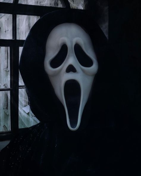 279 Likes, 2 Comments - 👻 (@halloweenmasksnyc) on Instagram: “😱👻 #Scream #Ghostface #Funworld #FantasticFaces #themaskcollectornyc #horror #horrormovies…” Ghost Face Pfp, Aesthetic Scream, Ghostface Mask, Scream Painting, Face Pfp, Atlas Tattoo, Ghost Mask, Ghost Face Mask, Creepy People