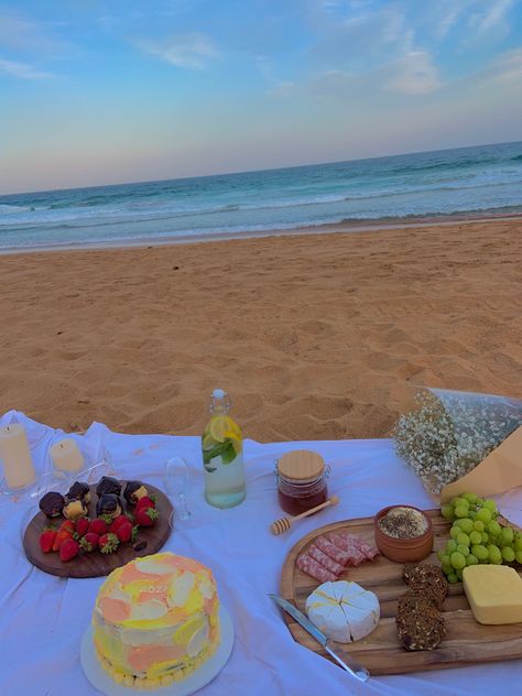 Birthday Picnics, 25th Bday, Beach Birthday, Cheese Boards, Cheese Plate, Future Ideas, Beach Photo, Beach Picnic, Small Things