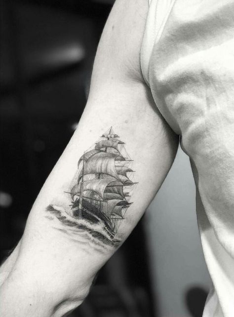 Tattoos Arm Mann, Traditional Ship Tattoo, Tattoo Homme, Sailboat Tattoo, Boat Tattoo, Whale Pictures, Whale Tattoo, Pirate Tattoo, Sea Tattoo