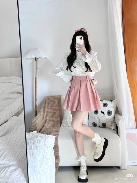 Pink Skirt Outfit Aesthetic, White Skirt Outfits, Rok Mini, Korean Casual Outfits, Asian Outfits, Pink Outfits, Kpop Fashion Outfits, Fashion Design Clothes, Really Cute Outfits