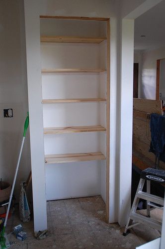 Linen Closet Shelves, Diy Pantry Shelves, Wood Shelves Kitchen, Linen Closets, Pantry Makeover, Pantry Shelving, Shelving Ideas, Pantry Closet, Diy Pantry