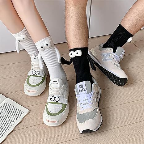 Hand Socks, Trendy Socks, Socks Funny, Couple Holding Hands, Gifts For Couples, Hold Hands, Cartoon Eyes, Couples Anniversary, Funny Socks