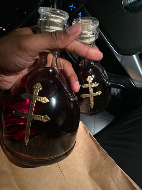 Dusse Bottle Aesthetic, Dusse Bottle, Bottle Aesthetic, Alcohol Bottles, Homemade Drinks, Chill Photos, Streetwear Men, Puff And Pass, Streetwear Men Outfits