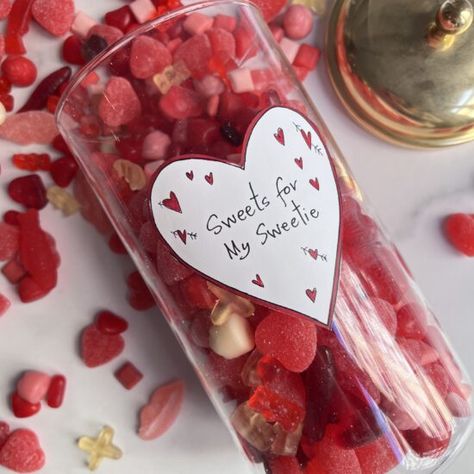 Book Favors, Chocolate Bar Wrapping, Leftover Candy, Personalized Chocolate Bars, Valentines For Singles, Yellow Candy, Rainbow Carrots, Gift Jar, Cherry Blossom Festival