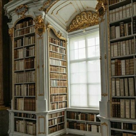 Old Money House, Dream Library, Library Aesthetic, Old Library, Home Library Design, Casa Vintage, Home Libraries, Dream House Interior, Home Library