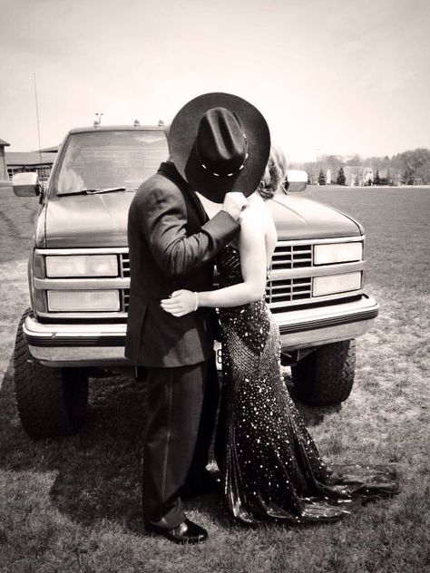 Prom Picture Poses With Truck, Prom Pictures Couples With Truck, Prom Pics With Truck, Truck Prom Pictures, Prom Pictures With Truck, Cowgirl Prom, Prom Couple Pictures, Hoco Pictures Ideas, Hoco Photos