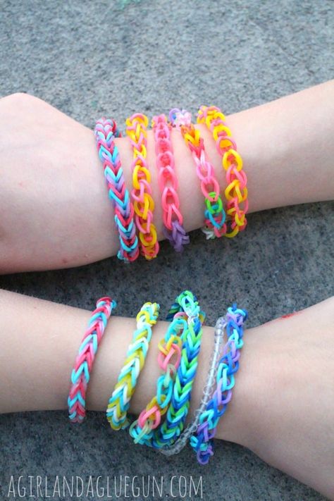 Rubberband Bracelets, Princess Mia, Rainbow Loom Bracelets Easy, Loom Band Bracelets, Bracelet Business, Rubber Band Crafts, Band Bracelets, Art Adventure, Rubber Band Bracelet