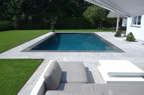 Design Per Patio, Moderne Pools, Modern Pool, Garden Design Layout, Deck Tile, Modern Garden Design, Modern Pools, Indoor Patio, Backyard Pool Designs