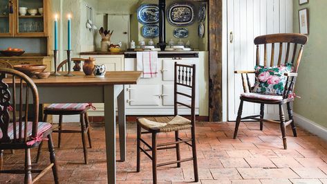 Terracotta Kitchen Floor, Brick Herringbone Floor, Tiles House, Wooden Plank Flooring, Kitchen Flooring Ideas, Oak Cupboard, White Wall Tiles, Farmhouse Kitchen Ideas, Terracotta Floor