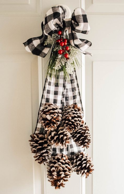 Halloween Arts, Pinecone Crafts, Door Swag, Diy Candle Holders, Christmas Mason Jars, Pine Cone Crafts, Christmas Tree Ideas, Christmas Door Decorations, Tree Crafts