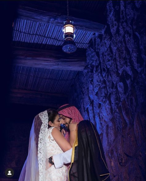 Arabic Kissing, Saudi Arabian Wedding, Arab Love Aesthetic, Wedding Arab, Cute Couple Stories, Arab Love, Arabian Wedding, Arabic Wedding, Indian Wedding Hairstyles