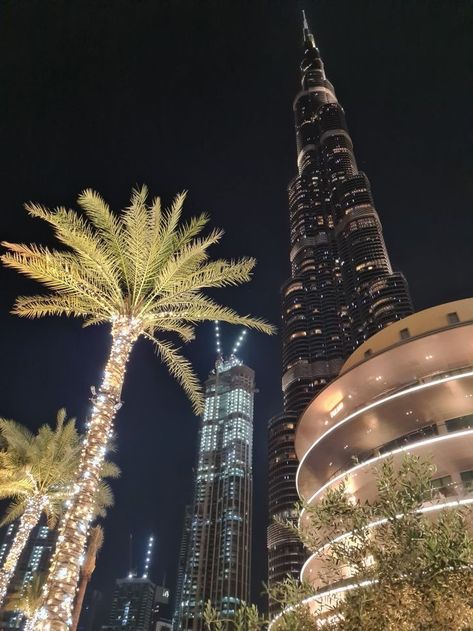 Khalifa Dubai, Dubai Holidays, Dubai Vacation, Dubai Aesthetic, Living In Dubai, City Icon, Dubai City, Sky Pictures, Night Scenery