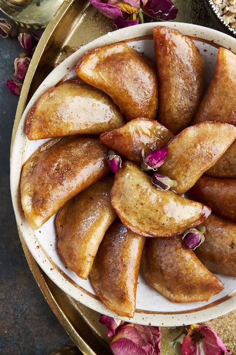 Qatayef Recipe with Nuts Qatar Recipes, Qatayef Recipe, Mediterranean Sweets, Food Dolls, Arabic Desserts, Middle East Food, Middle Eastern Dishes, Unsweetened Coconut, Breakfast Pancakes