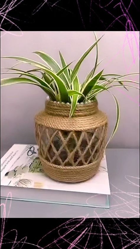 Diy Boho Vase, Vase Filler Ideas, Burlap Crafts Diy, Shelf Decorations, Twine Crafts, Diy Rope Basket, Boho Vase, Diy Crafts Love, Plant Pot Diy