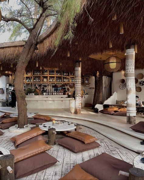 Beach Club Interior, Japandi Bar, Boho Style Restaurant, Outdoor Seating Cafe, Beach Restaurant Design, Tulum Restaurants, Open Restaurant, Modern Restaurant Design, Outdoor Restaurant Design