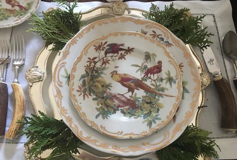 Spode Woodland Tablescape Christmas, Thanksgiving Dinnerware Sets, Formal Thanksgiving Table, Betsy Speert, Thanksgiving Florals, Fall Dinnerware, Thanksgiving Dinnerware, 60 Round Dining Table, Fall Dining Room Table