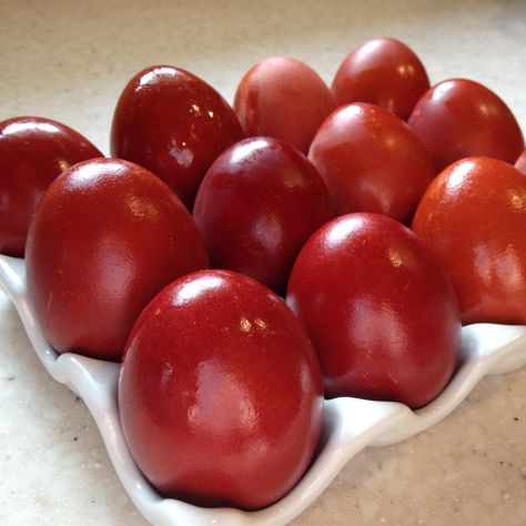 Natural Egg Dye, Natural Easter Eggs, Naturally Dyed Easter Eggs, Lenten Recipes, Making Easter Eggs, Greek Easter, Egg Dye, Easter Egg Dye, Easter Eggs Diy