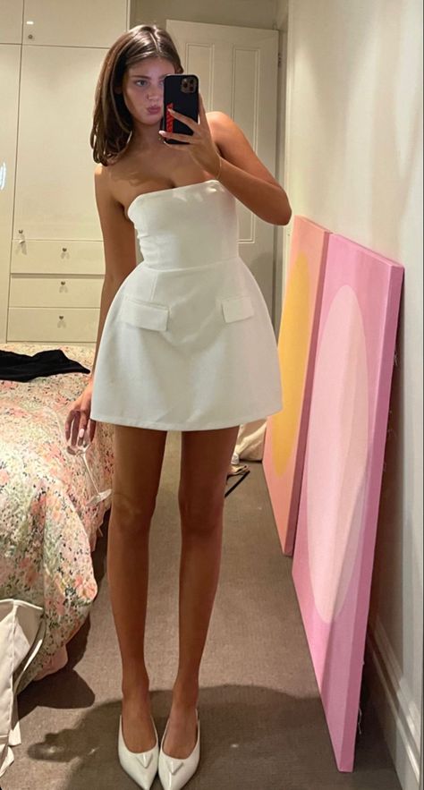 College Grad Dresses, White Grad Dress, Classy Mini Dresses, Graduation Dresses White, Graduation Outfit Ideas, Grad Dresses Short, Grad Outfits, Short Graduation Dresses, White Dresses Graduation