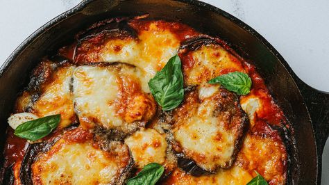 One-Skillet Eggplant Bake Skillet Eggplant, Eggplant Bake, Zucchini Pasta Sauce, Savory Appetizers, Vegetarian Main Course, Squash Varieties, Eggplant Dishes, Skillet Recipes, Cast Iron Skillet Recipes