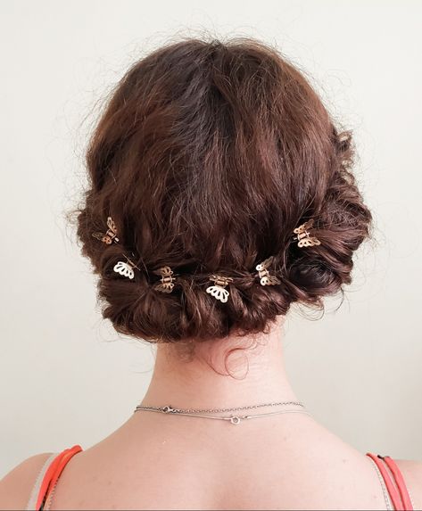 Updo With Butterflies, Updo With Butterfly Clips, Butterfly Clip Updo, Butterfly Clips Hairstyles Short Hair, Butterfly Hairstyle, Angel Hair Pasta, Tutorial Ideas, Short Brown Hair, Hair Girls