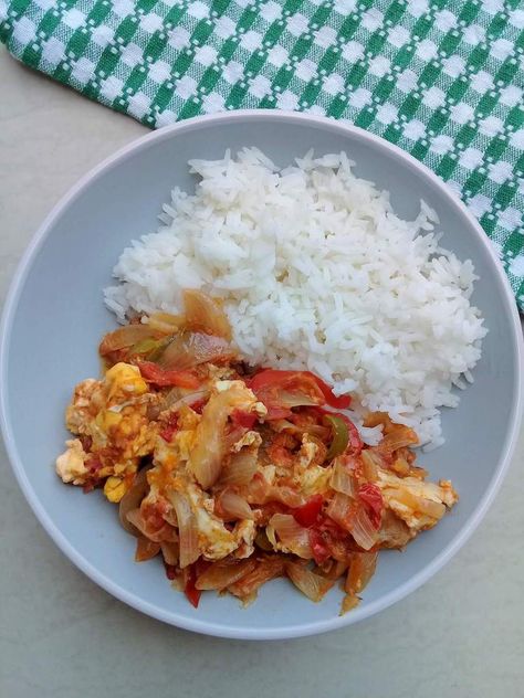 easy egg stew with rice Ghanaian Recipes, Egg Stew, Easy Comfort Food Dinners, Ghana Food, African Recipes Nigerian Food, Sauteed Onions, Scotch Bonnet Pepper, Food Receipt, Nigerian Food