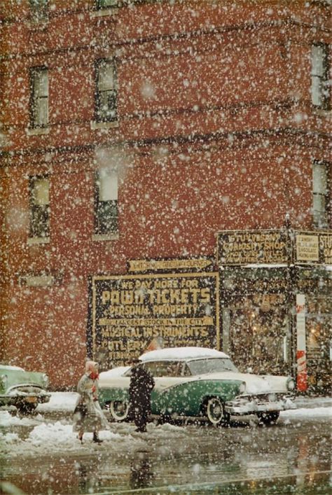 Seeing Beauty In A Cold And Wet New York City With Moody Photos Of Saul Leiter Saul Leiter Photography, Fred Herzog, Saul Leiter, William Eggleston, Mario Sorrenti, New York School, Vivian Maier, Tim Walker, Experimental Photography